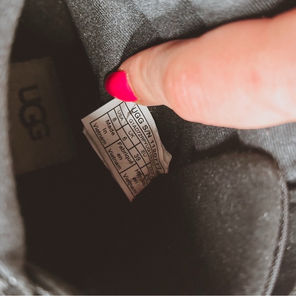 UGG leather combat boot lace up 8 in black - Picture 7 of 7